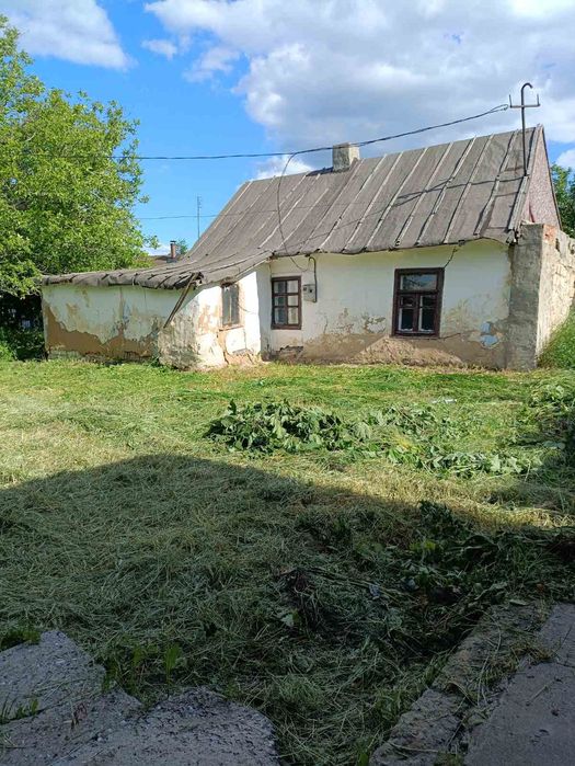 Продам будинок в Подільську,не далеко від центру, поруч 1 школа ,базар