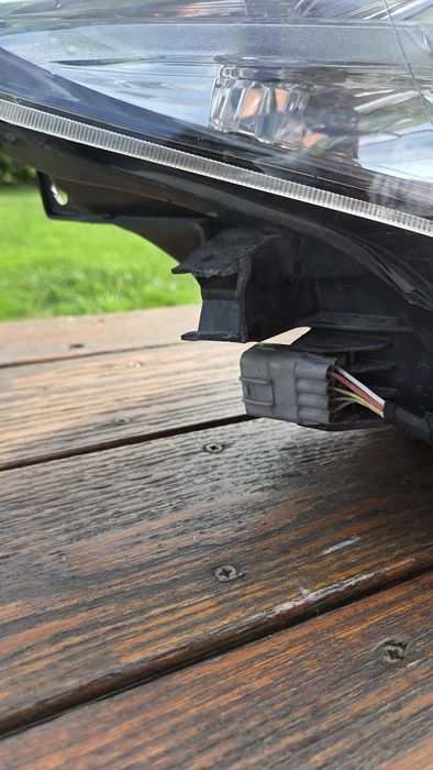 Lampa reflektor prawy przód Toyota auris