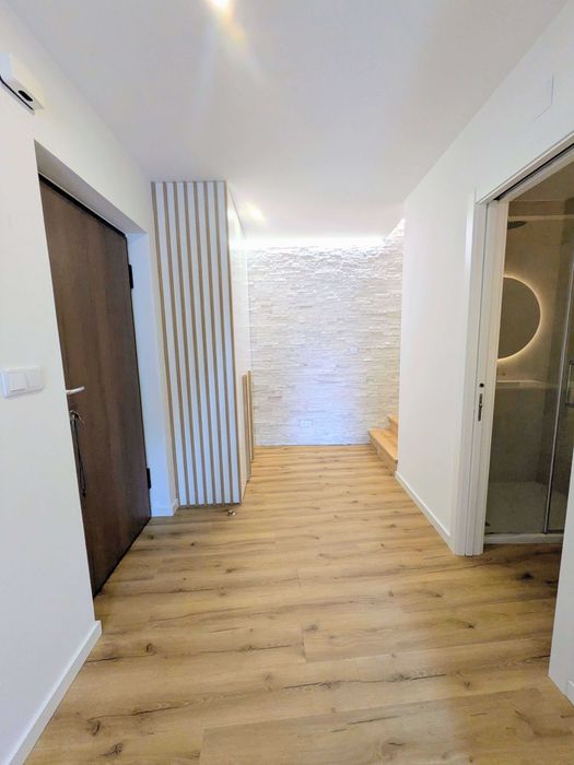 T2 novo em moradia germinada com vista mar