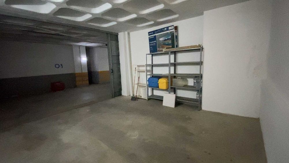 Aluga-se Garagem Fechada na Praia da Rocha