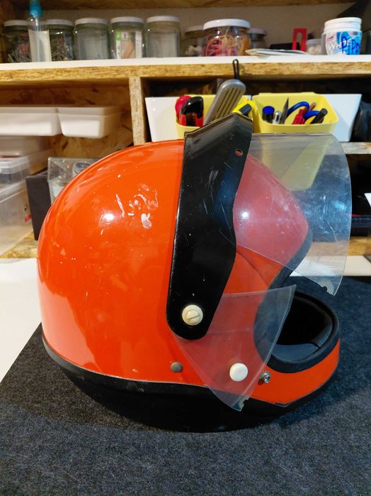 Lote de 6 capacetes em mau estado, 1 Arai, 1 Shoei e 4 Schuberth