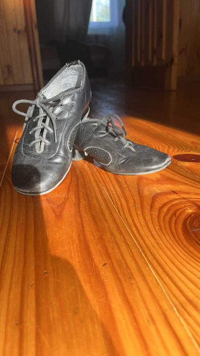 Туфлі танцювальні