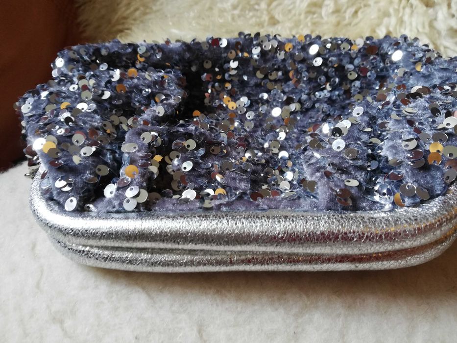 Torebka kopertówka cekiny srebrna wieczorowa na łańcuszku New Look