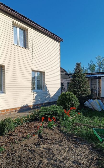 Продам 2х.этажный дом в Коротыче