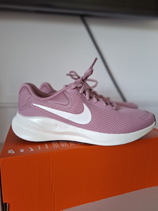 Nike Revolution 7