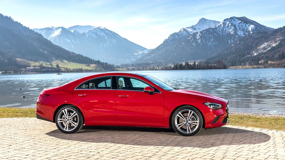 Mercedes CLA Coupe czerwony prawy bok