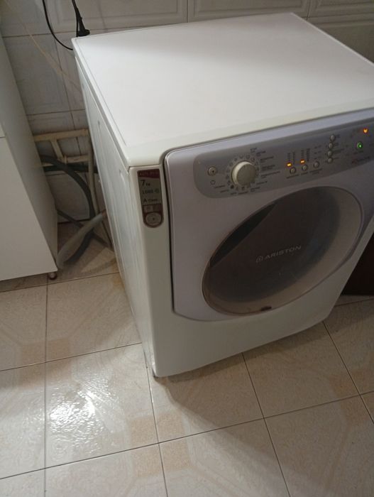 Стиральная пральна машина Ariston 7кг