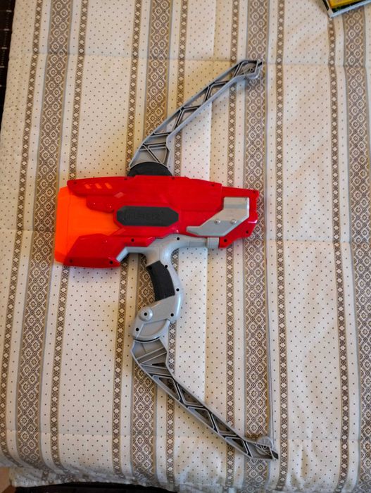 Nerf Mega arco e flecha como nova