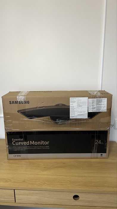 Монитор SAMSUNG 24 дюйма изогнутый