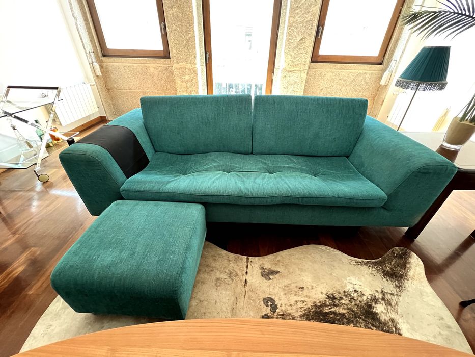 Sofá de sala de 2 lugares com puff