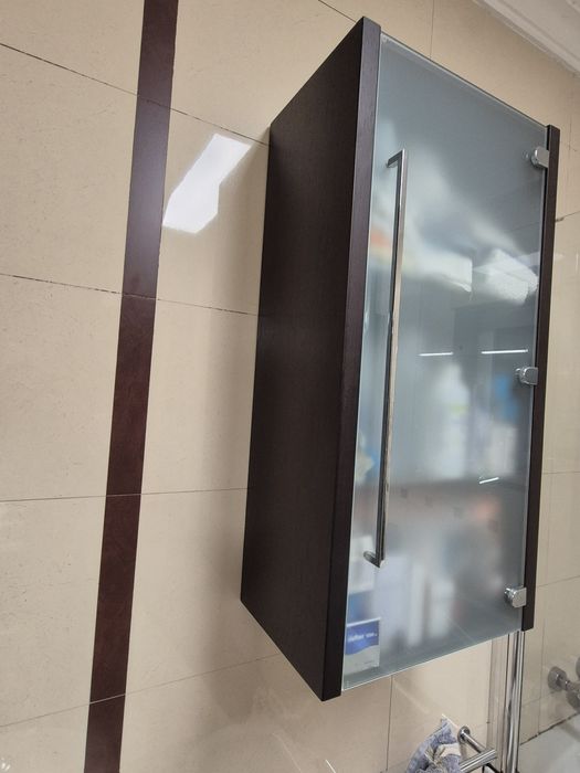 Móvel para  WC, de parede