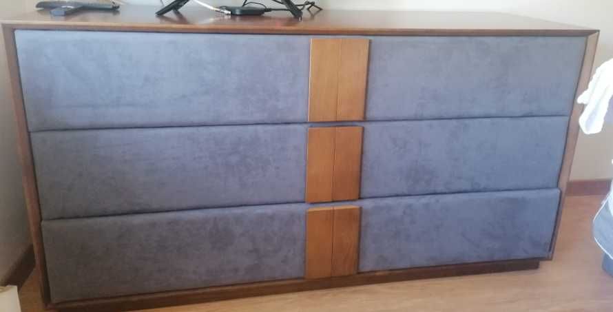 * Cama + estrado + 2mesinhas de cabeceira