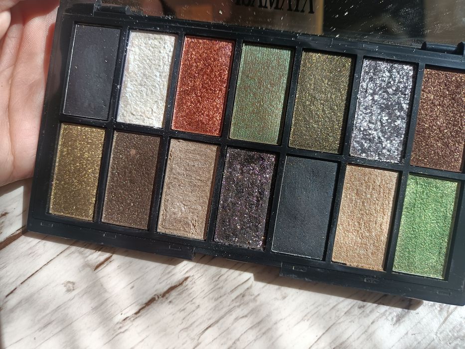 Isamaya paleta cieni, cienie