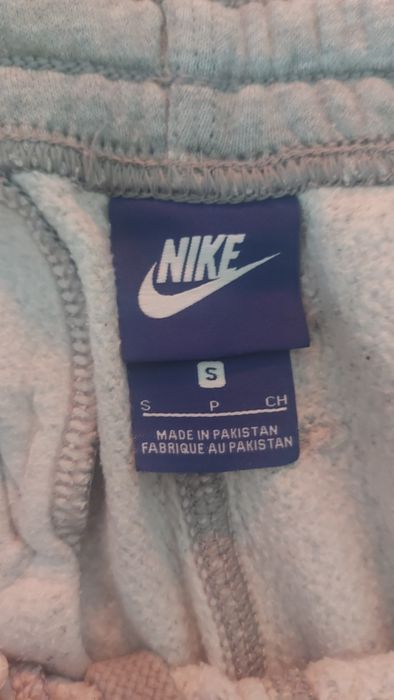 Dresy firmy Nike.
