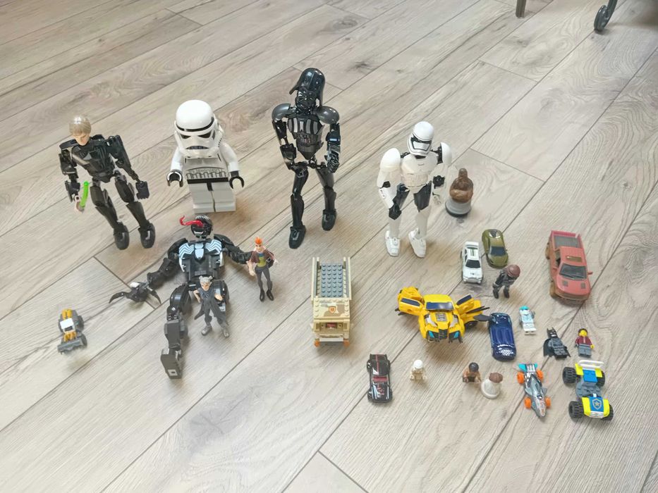 Figurki Star Wars plus klocki