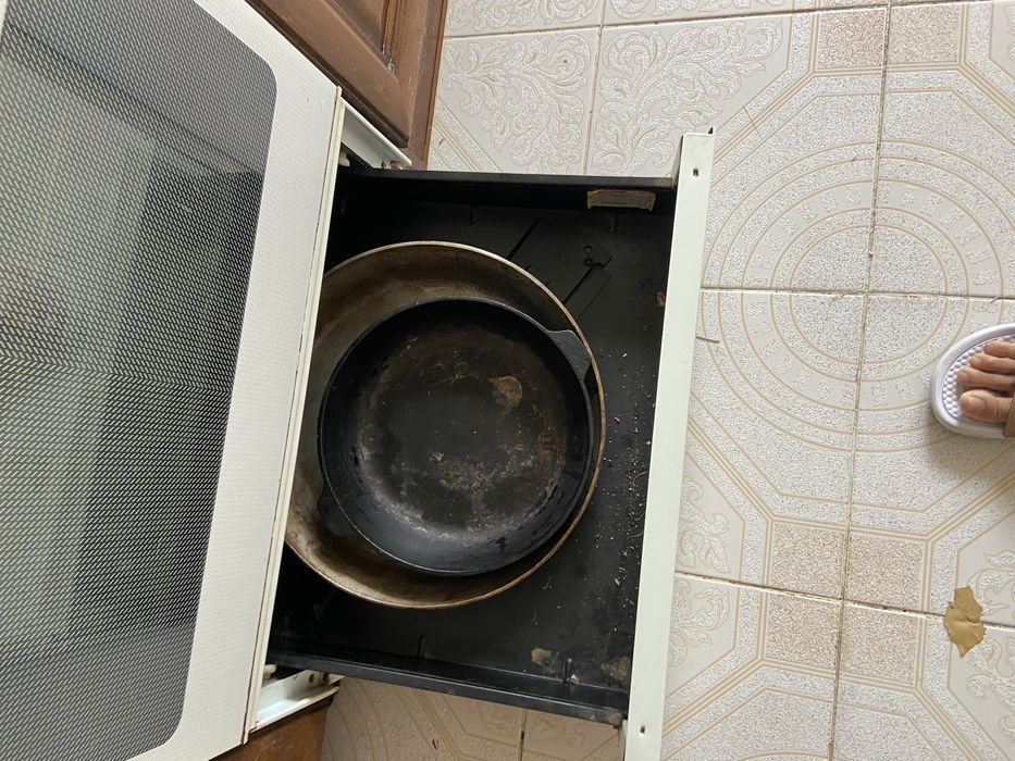 Продам электроплиту indesit дешево