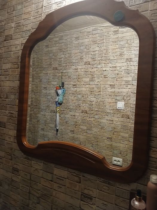 Продаю зеркало в рамке