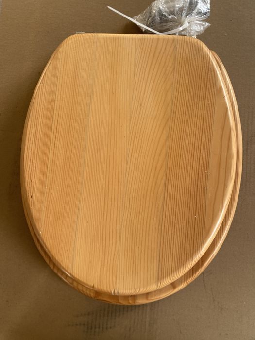 Tampa de sanita em madeira maciça