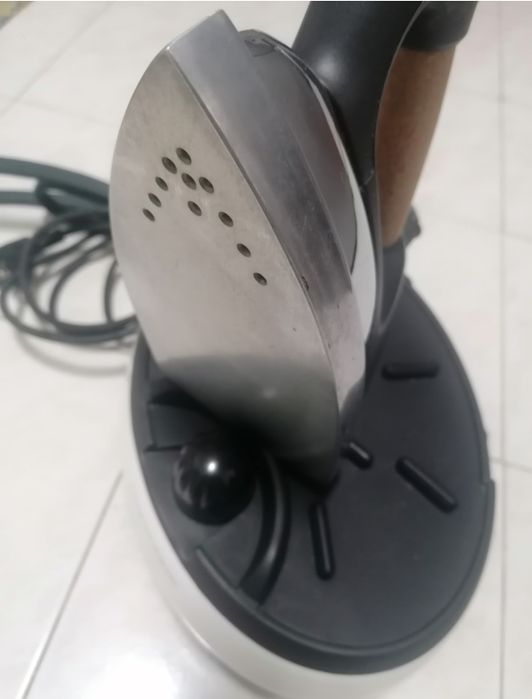 Ferro de engomar com caldeira