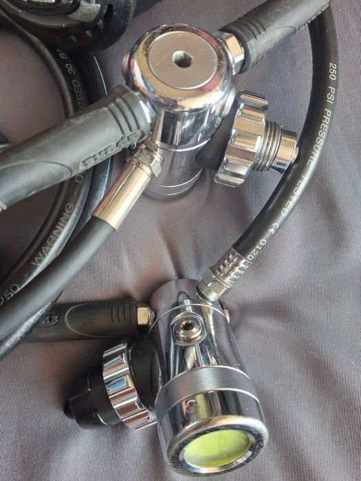 Apeks twin Dst automaty
