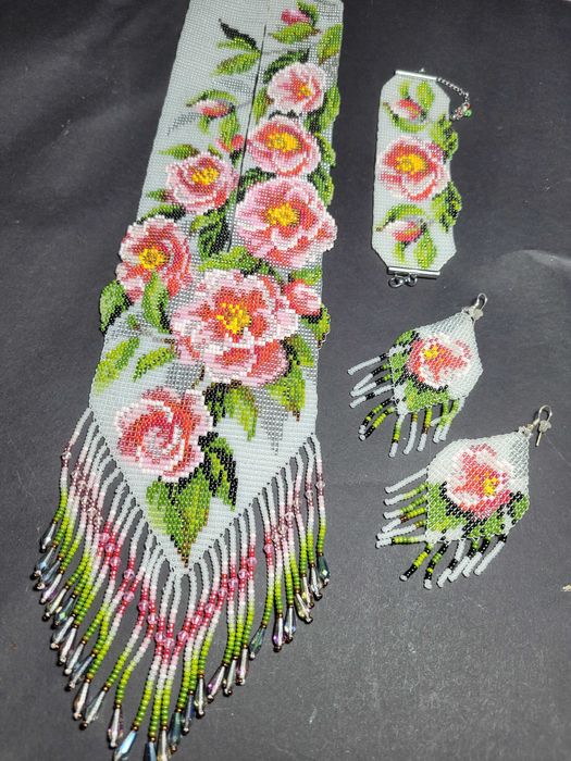 Komplet koralikowy Dzikie Róże – naszyjnik gerdan bransoletka kolczyki