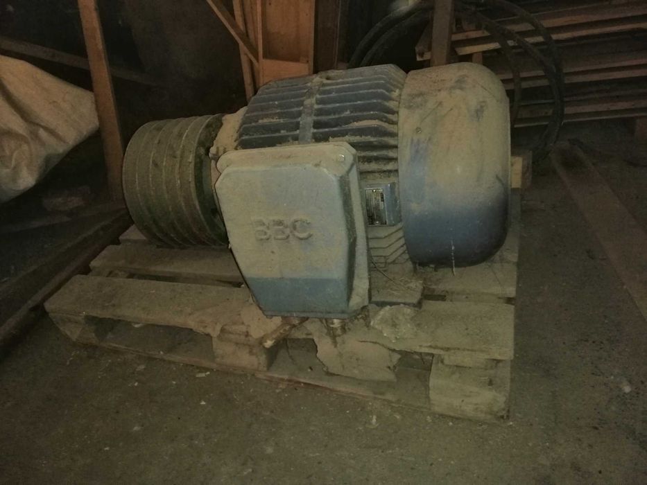 Електро двигун працюючий 37 кіловат