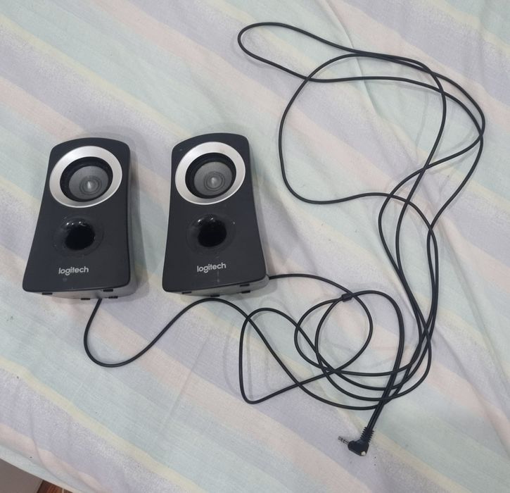 Colunas Pequenas Longitech