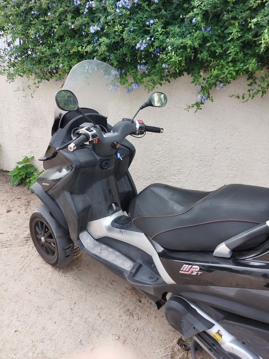 Vendo Piaggio MP3 400cc  de 2014 com 77.000km revisão feita em Janeiro de 2026, por motivo de saúde encontro- me impedido de conduzir motociclos.