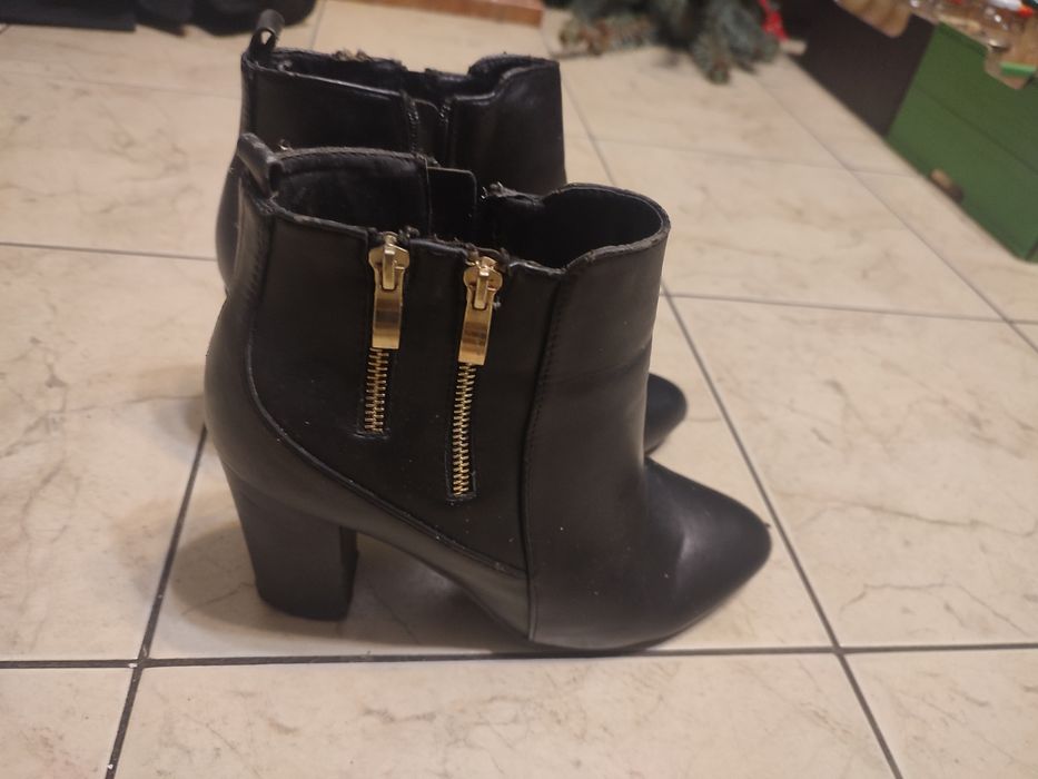 Buty damskie na obcasie