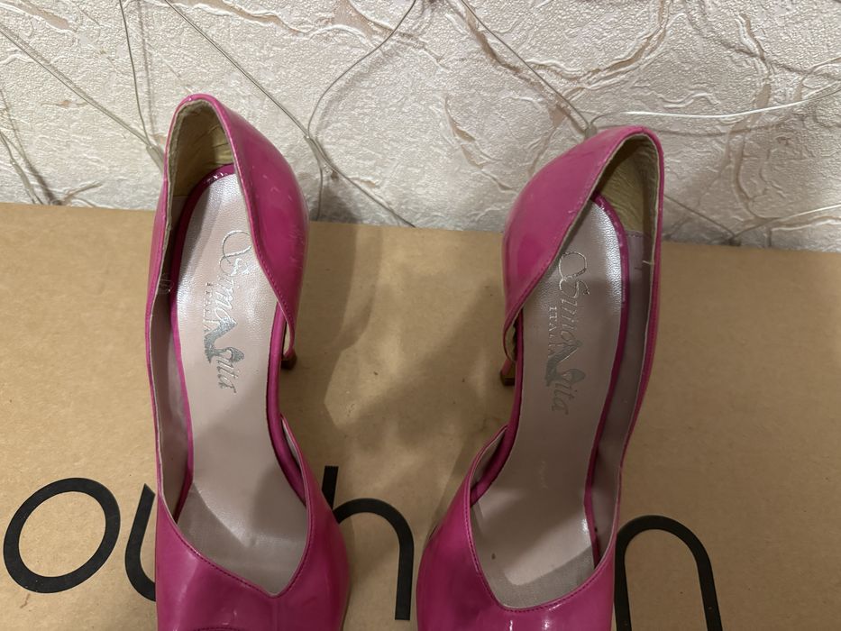 Продам жіночі рожеві туфлі
