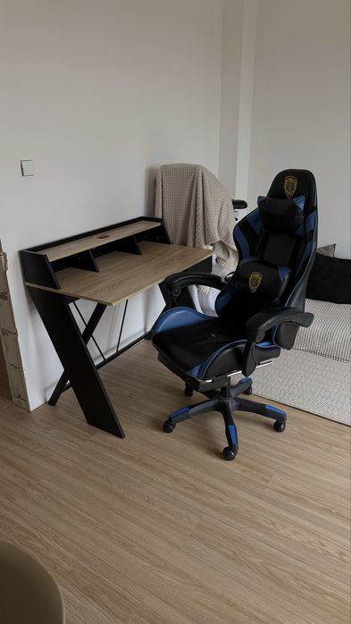 Biurko z krzeslem gamingowym