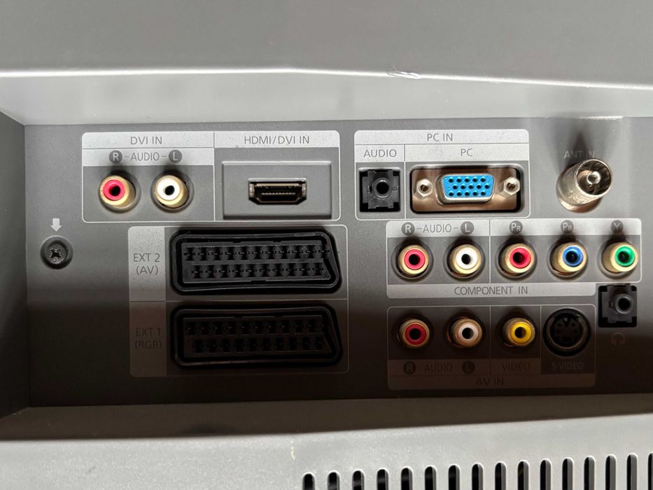 TV Samsung LE26R32B s/ suporte de parede ou pé