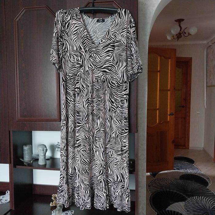 Льяна сукня з мереживом і карманами