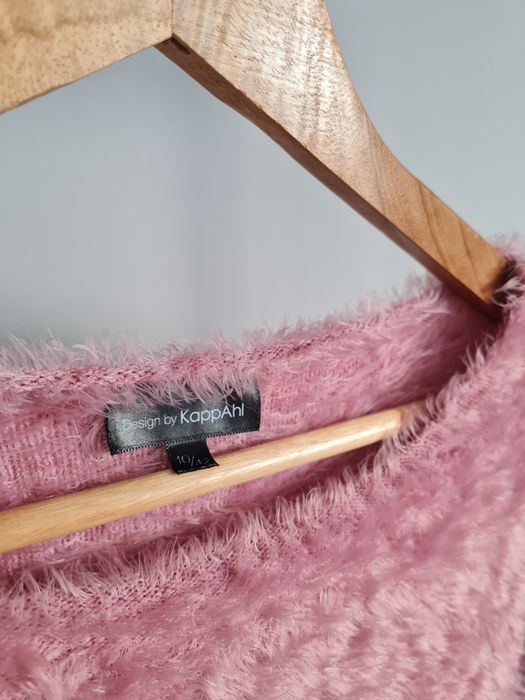 Różowy włochaty sweterek 
KappAhl
100% nylon
Rozm 40/42
Materiał jest