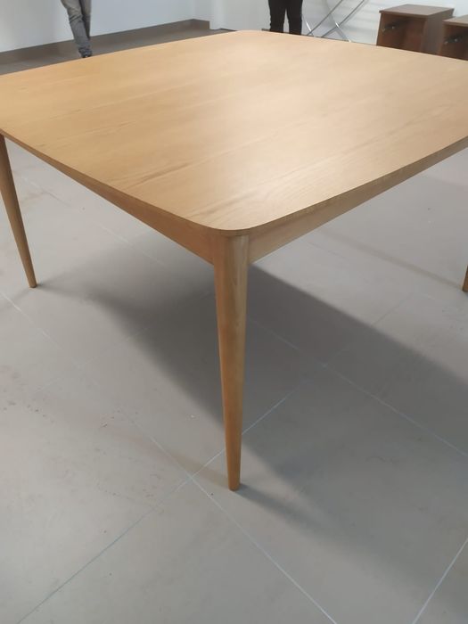 Mesa de jantar 1,40x1,40m em carvalho