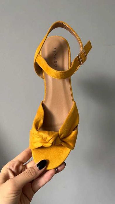 Buty na koturnie żółte, korek