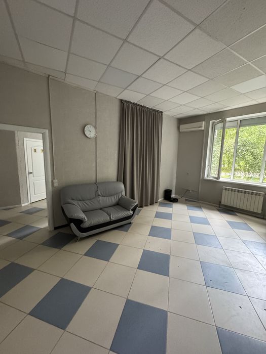 Здам в суборенду приміщення на Дніпровська наб.-19в під ЗОУМАГАЗИН