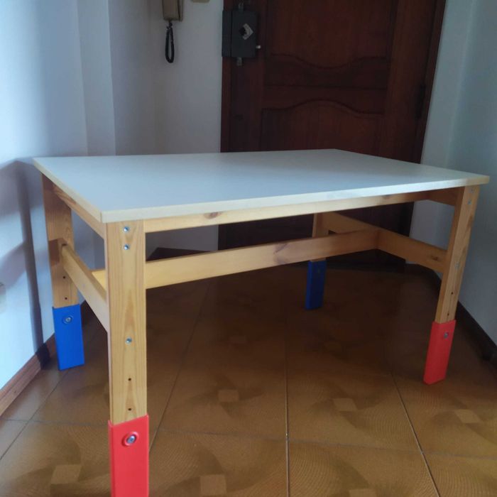 Mesa/Secretária de criança IKEA – 3 alturas, tampo novo!