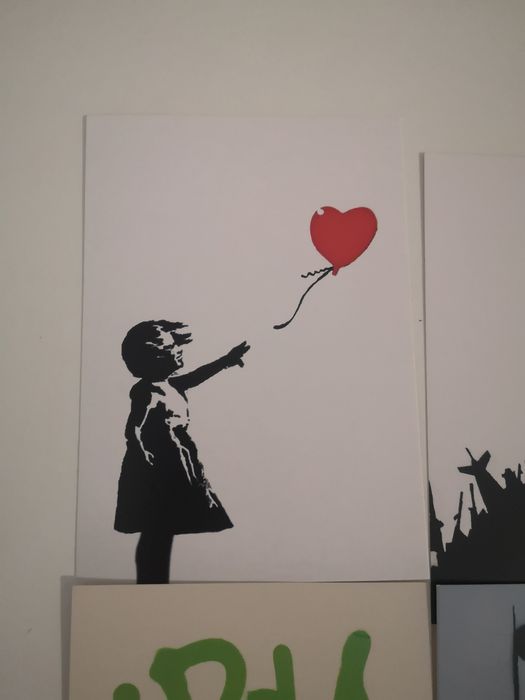 Postais correio Banksy oficiais