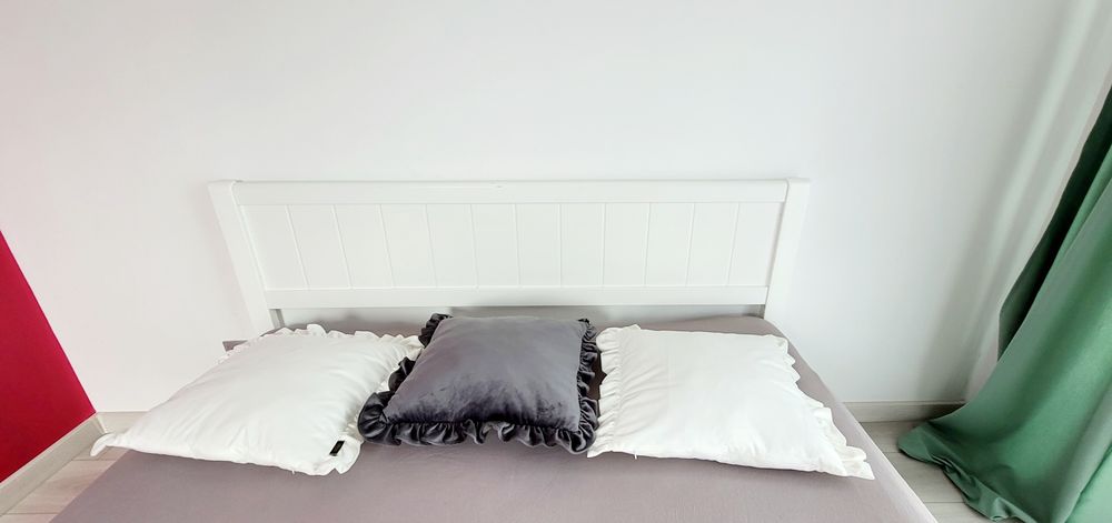 Łóżko białe że stelażem rama bez materaca 160x200