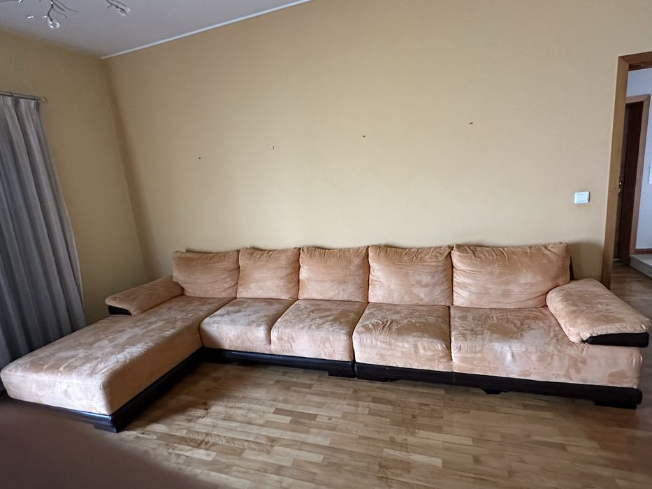 Sofá usado com cerca de 4 metros de comprimento e com chase long