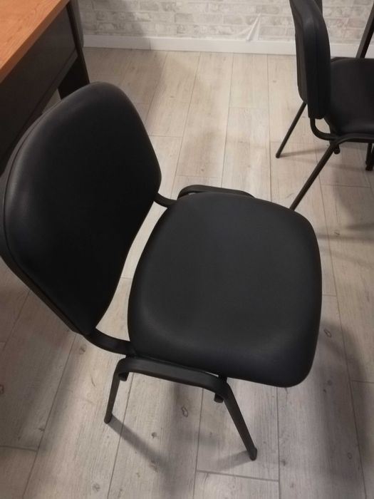 Cadeiras em imitação de pele - novas!