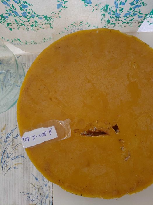 Вулики, рамки бідони віск мерва.