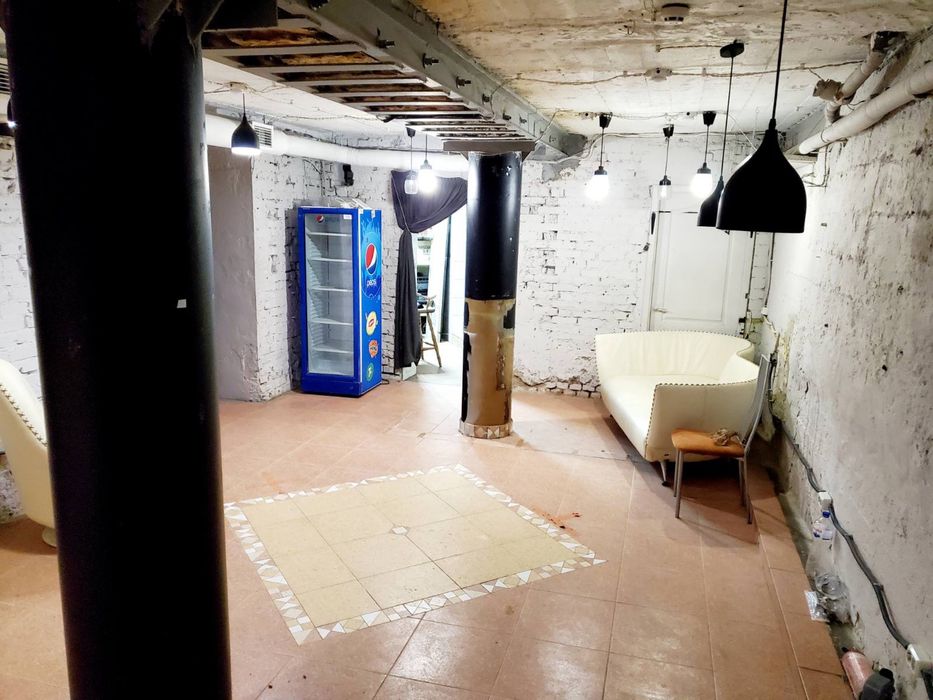 Продам подвальное помещение с Отдельным Входом , Центр