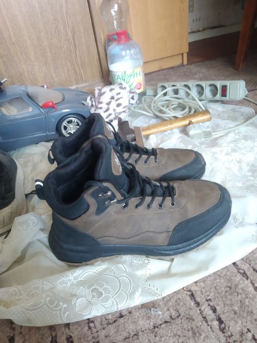 Продам кроссовки мужские