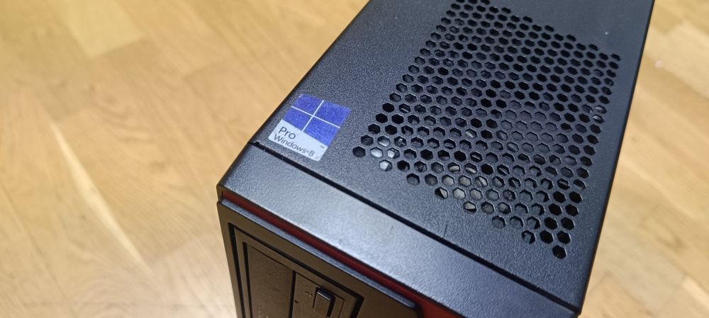 Zestaw komputerowy Fujitsu Esprimo E520 + monitor BenQ 32"
Na sprzedaż