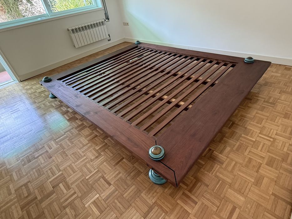 Cama de casal em madeira maciça estilo indiano – Excelente qualidade