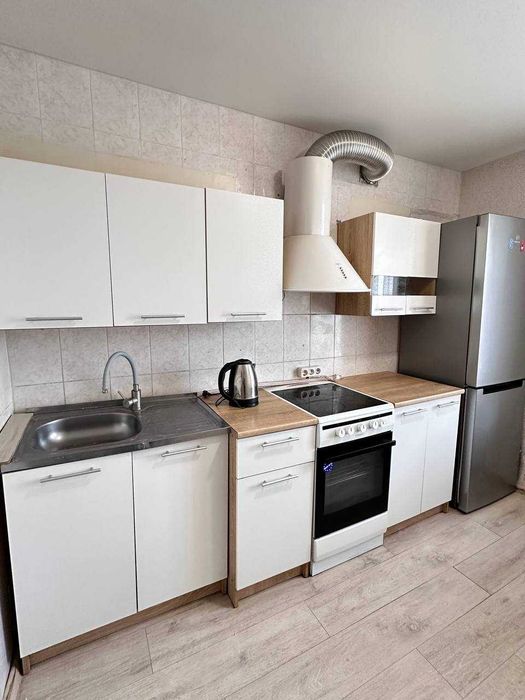 Вільна!!! Двохкімнатна квартира поблизу Чайки