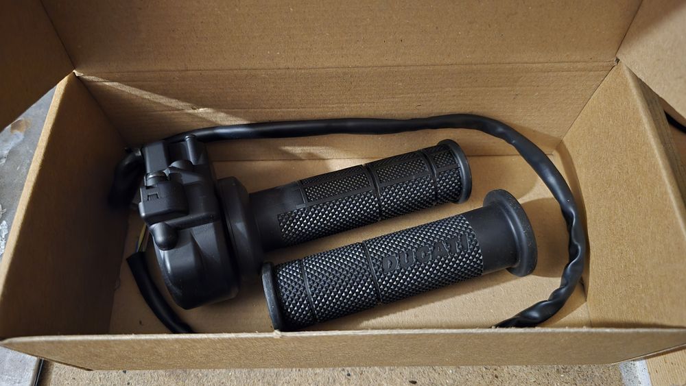 Punhos com acelerador incluído Ducati Multistrada V4