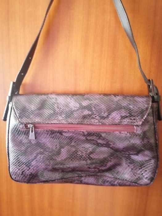 Mala Elyston padrão cobra preto e roxo